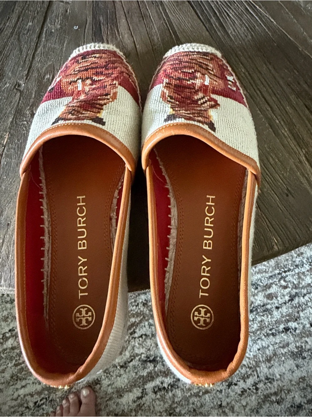 Tory Burch espadrille flat needle point tiger size 7 like new